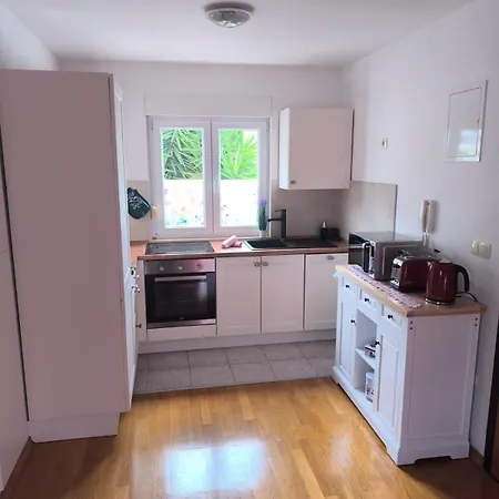 Leon Apartment *