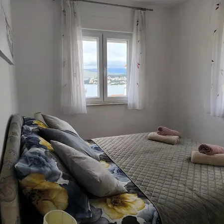 Leon Apartment *